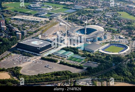 Una fotografia aerea dello stadio Etihad e Co-op Live, East Manchester, nord-ovest Inghilterra, Regno Unito Foto Stock