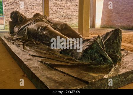 Scultura del soldato caduto di Hans Wimmer al cimitero militare tedesco, Cannock Chase, Staffordshire Foto Stock