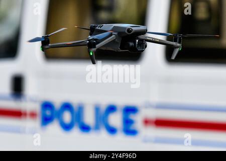 Accademia Nazionale di polizia di Rouen-Oissel (Francia settentrionale): Drone e veicolo della polizia in occasione di un giorno aperto. Foto Stock