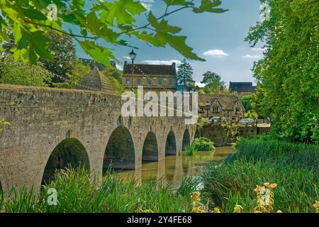 Il ponte sul fiume Avon a Bradford on Avon nell'ovest del Wiltshire, Inghilterra. Foto Stock