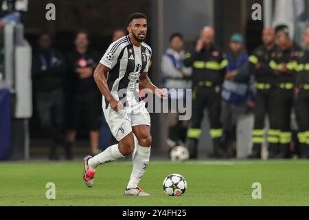 Torino, Italia. 17 settembre 2024. Gleison Bremer della Juventus in azione durante la partita di UEFA Champions League tra Juventus e PSV Eindhoven allo Juventus Stadium. Punteggio finale; Juventus 3:1 PSV Eindhoven. (Foto di Grzegorz Wajda/SOPA Images/Sipa USA) credito: SIPA USA/Alamy Live News Foto Stock