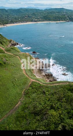 Vista aerea del punto panoramico di Punta Cometa, punto più a sud di Oaxaca, Messico Foto Stock