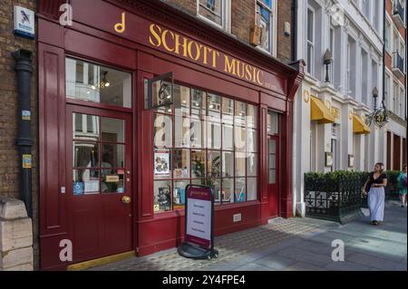 Facciata esterna del negozio Schott Music London di spartiti e strumenti musicali in Great Marlborough Street Soho Londra Inghilterra Regno Unito Foto Stock