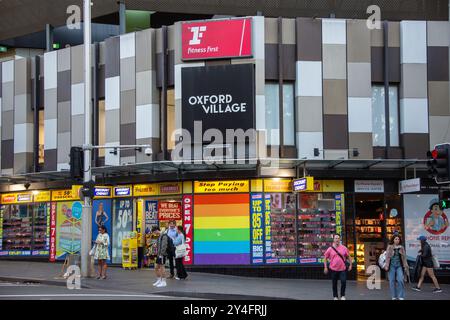 Centro commerciale Oxford Village su Oxford Street, Darlinghurst, Sydney, NSW, Australia Foto Stock