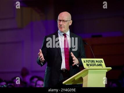 Edimburgo, Regno Unito, 18 settembre 2024: Il primo ministro scozzese John Swinney si rivolge ai membri del Partito Nazionale scozzese alle Assembly Rooms in occasione del decimo anniversario del referendum sull'indipendenza scozzese. Credito: DB Media Services / Alamy Live Foto Stock