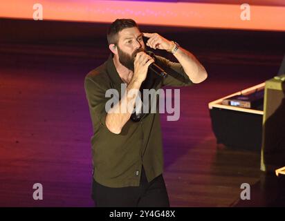 Nashville, Stati Uniti. 18 settembre 2024. Jordan Davis sul palco al 17° ACM Honors tenutosi al Ryman Auditorium il 21 agosto 2024 a Nashville, TN © Tammie Arroyo/AFF-USA.com Credit: AFF/Alamy Live News Foto Stock