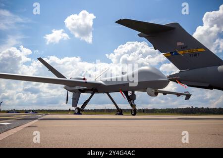 Drone MQ-9 Reaper dell'aeronautica STATUNITENSE in mostra all'aeroporto di Schonefeld. Berlino, Germania - 2 giugno 2016 Foto Stock