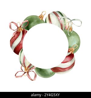 Albero di Natale decorativo palle colorate acquerello con cornice rotonda. Banner disegnato a mano con elementi per festeggiare il nuovo anno per imballaggio prodotti, logo, Web d Foto Stock