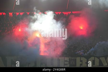 Allianz Areana, Monaco, Germania. 17 settembre 2024. Tifosi della Dinamo GNK durante una partita del primo turno di Champions League, Bayern Monaco contro GNK Dinamo, all'Allianz Areana di Monaco, Germania. Ulrik Pedersen/CSM/Alamy Live News Foto Stock