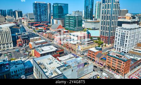 Veduta aerea dello skyline del centro di Nashville e di Broadway Street Foto Stock