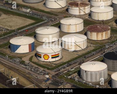 Shell Pernis è la più grande raffineria d'Europa e una delle più grandi raffinerie del mondo. Oltre agli impianti di trattamento del petrolio, il sito ospita gli impianti chimici della Shell e quelli di altre società. paesi bassi out - belgio out Foto Stock