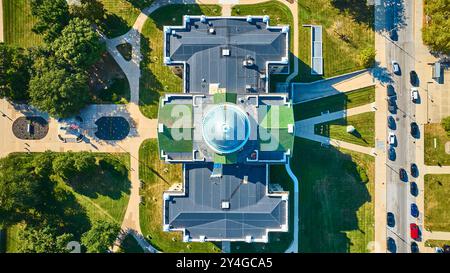 Veduta aerea dall'alto del tribunale di Toledo e dei giardini civici Foto Stock