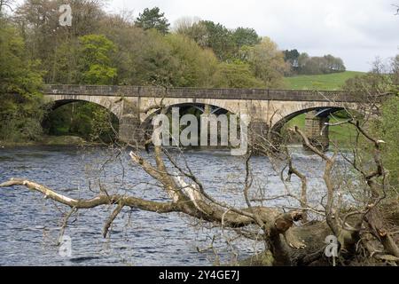 Ponte che attraversa il fiume Lune al Crook di Lune vicino Lancaster Lancashire Inghilterra Foto Stock