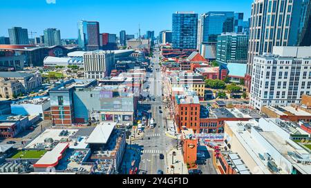 Vista aerea della Bridgestone Arena e dello skyline del centro di Nashville Foto Stock