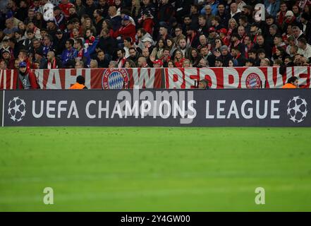 München, Deutschland 17. Settembre 2024: Fussball, Herren, Champions League, Saison 2024/2025, FC Bayern München - GNK Dinamo Zagabria, Allianz Arena, 1.Spieltag Hier eine bande mit dem Schriftzug UEFA Champions League, Logo, Symbolbild Foto Stock