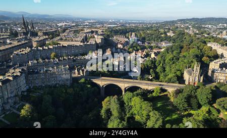 Veduta aerea del ponte Dean, dove attraversa l'acqua di Leith, nuova città di Edimburgo, Scozia. Foto Stock
