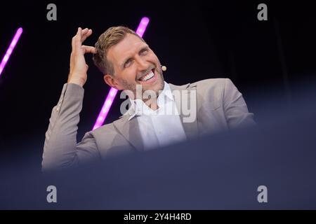 Colonia, Germania. 18 settembre 2024. Il giocatore di basket Dirk Nowitzki parla al congresso digitale Digital X di Deutsche Telekom nel Media Park. Crediti: Rolf Vennenbernd/dpa/Alamy Live News Foto Stock