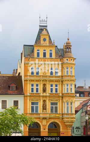 Repubblica Ceca, České Budějovice - 8 maggio 2024: palác Včela è uno splendido edificio neorinascimentale. Foto Stock