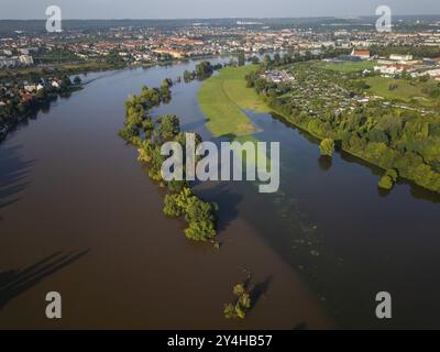 Un sistema di bassa pressione determinante per il clima si sta spostando dal nord Italia su una cosiddetta pista Vb attraverso l'Austria e la Repubblica Ceca verso la Polonia, portando Foto Stock