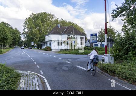 Confine verde, valico di frontiera Siebengewald-Gaesdonck, a sud di Goch, senza controlli, tra Paesi Bassi e Germania, vecchia barriera restaurata, per Foto Stock