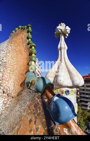 Tetto Dragon della Terrazza Casa Batllo a Barcellona, Spagna, Europa Foto Stock