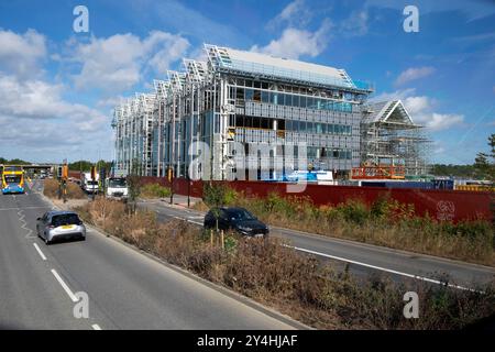 Nuovo edificio in costruzione vicino a Northern bypass Road verso Cassington vicino allo sviluppo di alloggi presso Canalside Quarter England UK 2024 Foto Stock