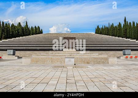 REDIPUGLIA, ITALIA – 29 MAGGIO 2024: Museo del Sacrario militare. Questo museo commemorativo militare onora i soldati della prima guerra mondiale con mostre e commem Foto Stock