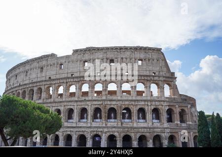 Roma, Italia. 18 settembre 2024. Roma, Italia, 18 settembre 2024: Veduta generale del Colosseo, anfiteatro ellittico, costruito e completato nel 80 d.C., situato nel centro della città di Roma in Italia. (Daniela Porcelli/SPP) credito: SPP Sport Press Photo. /Alamy Live News Foto Stock