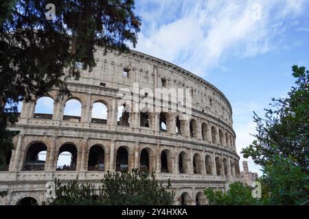 Roma, Italia. 18 settembre 2024. Roma, Italia, 18 settembre 2024: Veduta generale del Colosseo, anfiteatro ellittico, costruito e completato nel 80 d.C., situato nel centro della città di Roma in Italia. (Daniela Porcelli/SPP) credito: SPP Sport Press Photo. /Alamy Live News Foto Stock