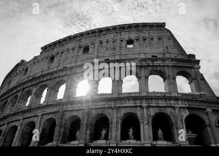 Roma, Italia. 18 settembre 2024. Roma, Italia, 18 settembre 2024: Veduta generale del Colosseo, anfiteatro ellittico, costruito e completato nel 80 d.C., situato nel centro della città di Roma in Italia. (Daniela Porcelli/SPP) credito: SPP Sport Press Photo. /Alamy Live News Foto Stock