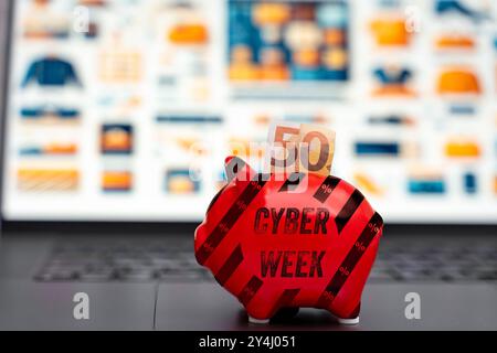 Baviera, Germania - 18 settembre 2024: Cyberweek, la settimana successiva al Black Friday o alla Black Week e al Cyber Monday. Symbol Piggy Bank è sinonimo di risparmi, offerte e sconti durante la Cyber Week online dei negozi online. Fotomontaggio *** Cyberweek, Die Woche nach Black Friday bzw. Black Week e Cyber Monday. Symbol Sparschwein steht für Ersparnisse, Angebote und Rabatte zur online Cyber-Woche der Onlineshops. Fotomontage Foto Stock