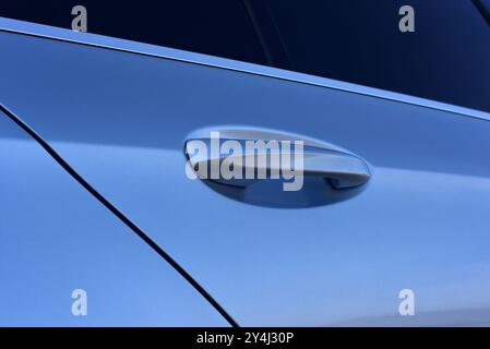 Maniglia sulla porta dell'auto Foto Stock