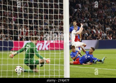 AMSTERDAM - (l-r) fortuna Sittard portiere Mattijs Branderhorst, Rodrigo Guth di fortuna Sittard, Kenneth Taylor di Ajax segna 1-0, Syb van Ottele di fortuna Sittard durante l'incontro Eredivisie olandese tra Ajax Amsterdam e fortuna Sittard alla Johan Cruijff Arena il 18 settembre 2024 ad Amsterdam, Paesi Bassi. ANP MAURICE VAN STEEN Foto Stock