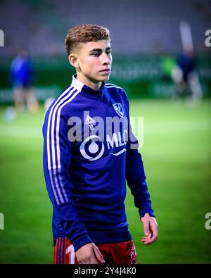 Ferrol, Spagna. 7 dicembre 2022. 1 RFEF League Racing Club Ferrol vs Linares. Il giocatore Fermín López si riscalda in Uno stadio malata. Foto Stock