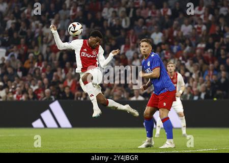 AMSTERDAM - (l-r) Chuba Akpom di Ajax, Syb van Ottele di fortuna Sittard durante l'incontro olandese Eredivisie tra Ajax Amsterdam e fortuna Sittard alla Johan Cruijff Arena il 18 settembre 2024 ad Amsterdam, Paesi Bassi. ANP MAURICE VAN STEEN Foto Stock