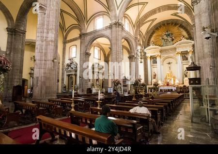 La navata e l'altare principale del Tabernacolo metropolitano. Adiacente alla cattedrale metropolitana, di fronte allo Zocalo, il Tabernacolo metropolitano (spagnolo Foto Stock