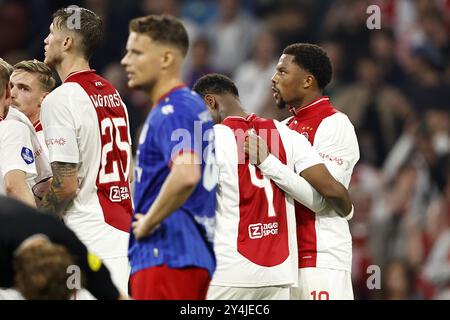 AMSTERDAM - (l-r) Wout Weghorst di Ajax, Syb van Ottele di fortuna Sittard Balks, Jorrel Hato di Ajax, Chuba Akpom di Ajax celebrano il 5-0 durante l'incontro olandese Eredivisie tra Ajax Amsterdam e fortuna Sittard alla Johan Cruijff Arena il 18 settembre 2024 ad Amsterdam, Paesi Bassi. ANP MAURICE VAN STEEN Foto Stock