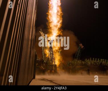 Baikonur, Kazakistan. 11 settembre 2024. I massicci propulsori del razzo Soyuz-2 sollevano il veicolo spaziale Soyuz MS-26, trasportando l'equipaggio della Expedition 72 durante il lancio dal cosmodromo di Baikonur, 11 settembre 2024, a Baikonur, Kazakistan. Il razzo trasporta i membri dell'equipaggio della Expedition 72, l'astronauta della NASA Don Pettit, i cosmonauti Roscosmos Alexey Ovchinin e Ivan Vagner alla stazione spaziale Internazionale. Crediti: Bill Ingalls/NASA Photo/Alamy Live News Foto Stock