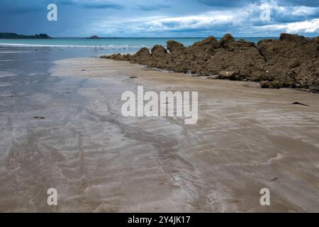 Plage de Saint-Pabu in Bretagna a Low Tide, Francia Foto Stock