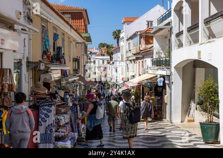 Shopping lungo Rua Frederico Arouca a Cascais, Portogallo Foto Stock