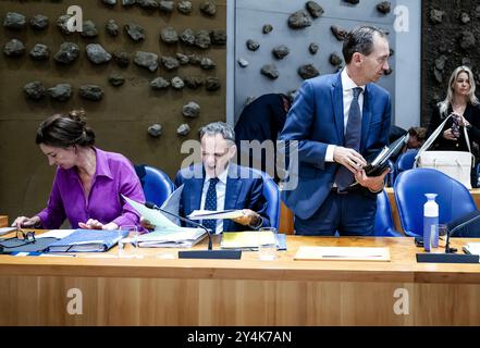 DEN HAAG - (VLNR) Judith Uitermark, Ministro degli interni e delle relazioni con il Regno, Caspar Veldkamp, Ministro degli affari esteri e Eddy van Hijum, Ministro degli affari sociali e dell'occupazione, al termine del primo giorno delle consultazioni politiche generali. ANP REMKO DE WAAL paesi bassi - uscita belgio Foto Stock