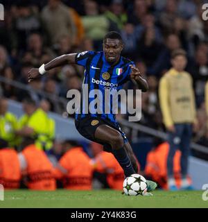 Marcus Thuram #9 dell'Inter Milan in azione durante la partita di fase di UEFA Champions League tra Manchester City e Football Club Internazionale Milano all'Etihad Stadium di Manchester, mercoledì 18 settembre 2024. (Foto: Mike Morese | mi News) crediti: MI News & Sport /Alamy Live News Foto Stock