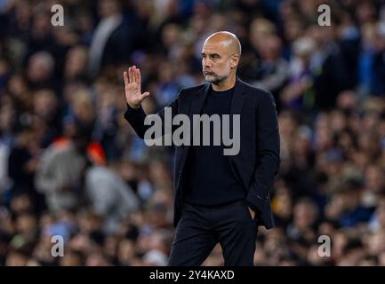 Manchester, Regno Unito. 19 settembre 2024. Il capo-allenatore del Manchester City Pep Guardiola gesta durante la partita di UEFA Champions League tra Manchester City e Inter Milan a Manchester, in Gran Bretagna, il 18 settembre 2024. Crediti: Xinhua/Alamy Live News Foto Stock