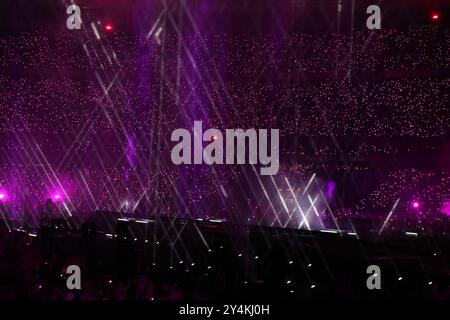 Parigi, Francia. 8 settembre 2024. Spettacolo di luci durante la cerimonia di chiusura dei Giochi Paralimpici di Parigi 2024. (Immagine di credito: © JDG/ZUMA Press Wire) SOLO PER USO EDITORIALE! Non per USO commerciale! Foto Stock