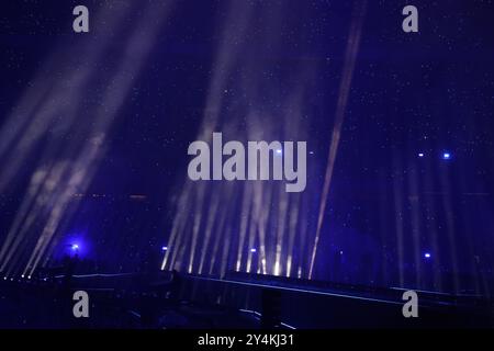 Parigi, Francia. 8 settembre 2024. Spettacolo di luci durante la cerimonia di chiusura dei Giochi Paralimpici di Parigi 2024. (Immagine di credito: © JDG/ZUMA Press Wire) SOLO PER USO EDITORIALE! Non per USO commerciale! Foto Stock