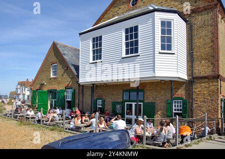 Ristorante Whitstable Oyster Company sulla spiaggia, Horsebridge Road, Whitstable, Kent, Inghilterra, Regno Unito Foto Stock