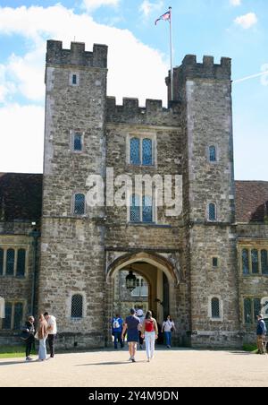 Una veduta dell'entrata alla Knole House a Sevenoaks, Kent, Regno Unito, Europa sabato 14, settembre 2024. Foto Stock