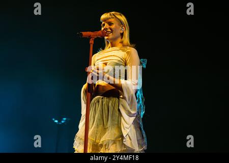 Milano, Italia, 18 settembre 2024. La cantante e cantautrice norvegese Aurora si esibisce dal vivo ad Alcatraz a Milano, Italia. Crediti: Maria Laura Arturi/Alamy Live News Foto Stock