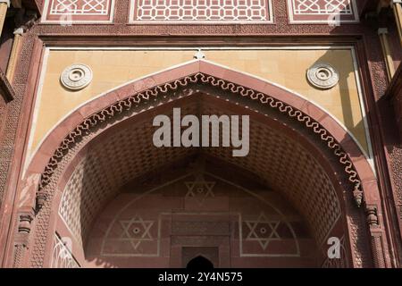 Agra, Uttar Pradesh / India - 9 febbraio 2012 : Dettagli del palazzo Jahangir nel forte di Agra. Foto Stock