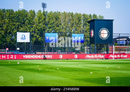 Rotterdam, Paesi Bassi. 19 settembre 2024. Rotterdam - Varkenoord durante il primo round del nuovo format della Lega Giovanile 2024/2025. La partita è ambientata tra il Feyenoord U19 e il Bayer 04 Leverkusen U19 a Nieuw Varkenoord il 19 settembre 2024 a Rotterdam, nei Paesi Bassi. (VK Sportphoto/Danny de Groot) credito: Yannick Verhoeven/Alamy Live News Foto Stock